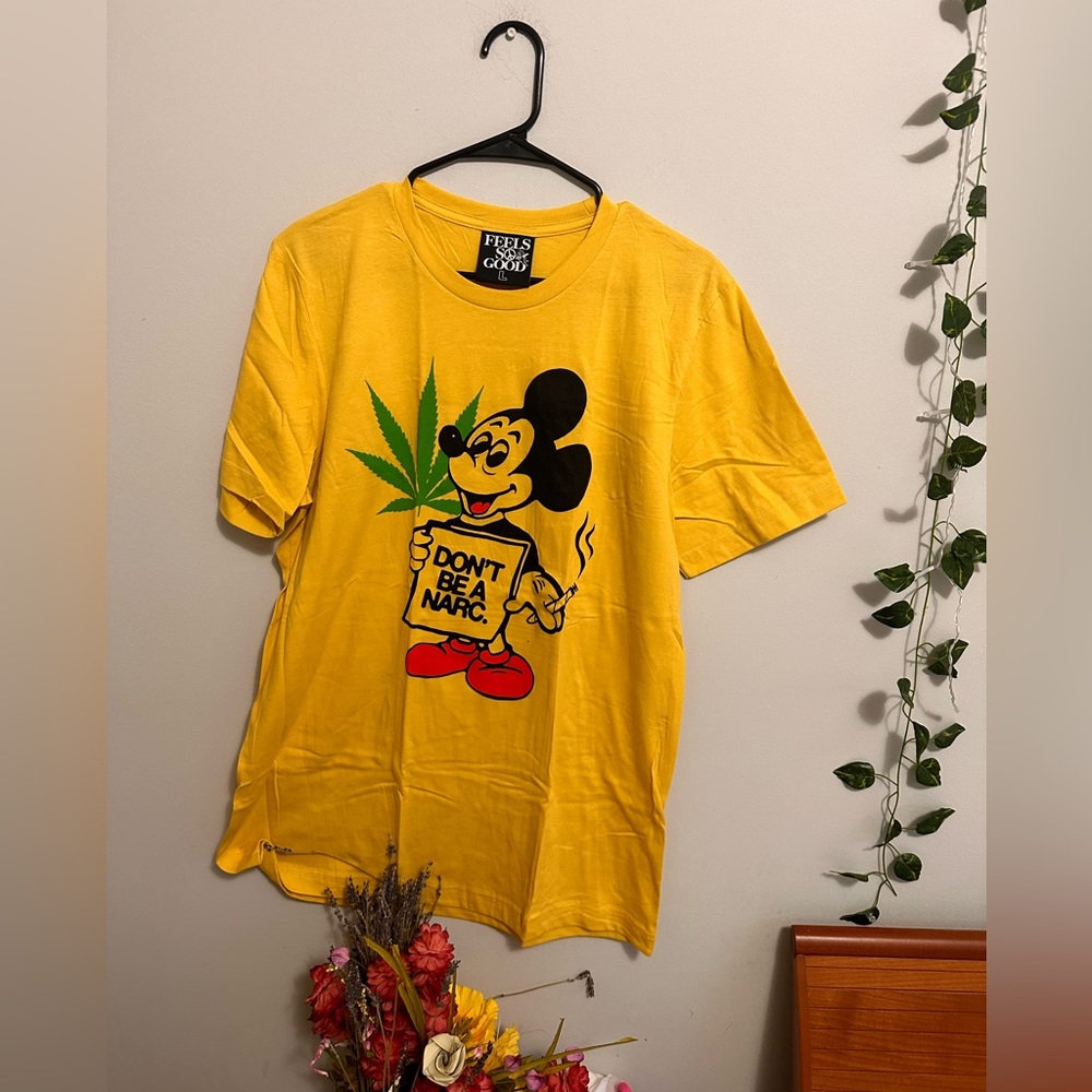 “Don’t be a Narc” Graphic Tee. Size Large.